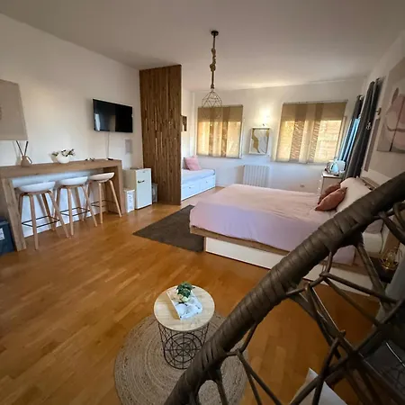 La Pietra Nera - Etna 3*